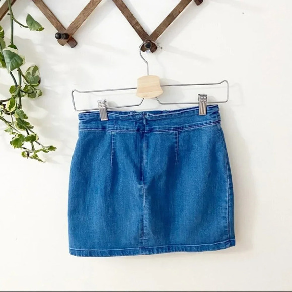 Forever 21 mini denim skirt size small - Picture 3 of 3
